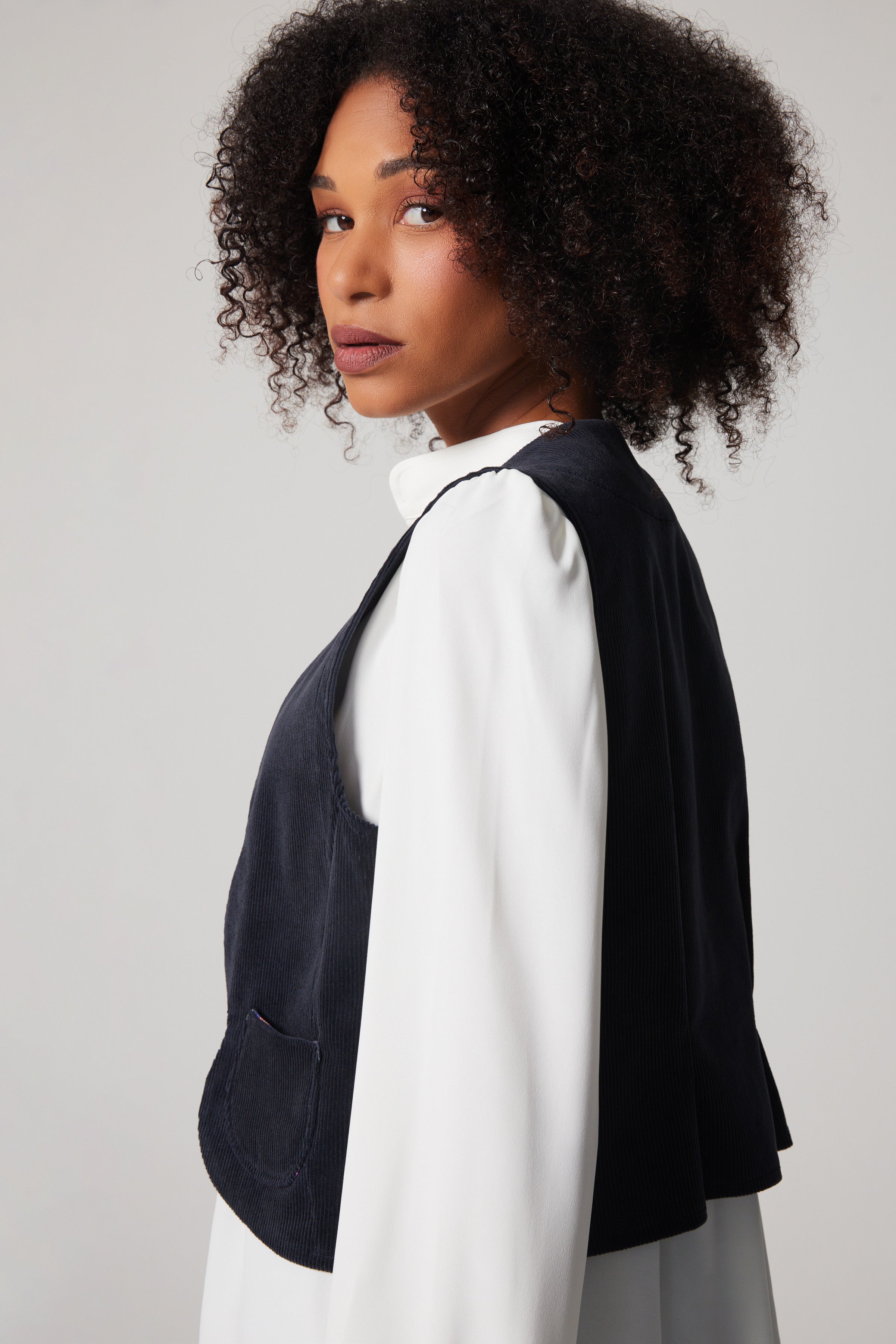 Gilet en velours côtelé festonné – Marine foncé