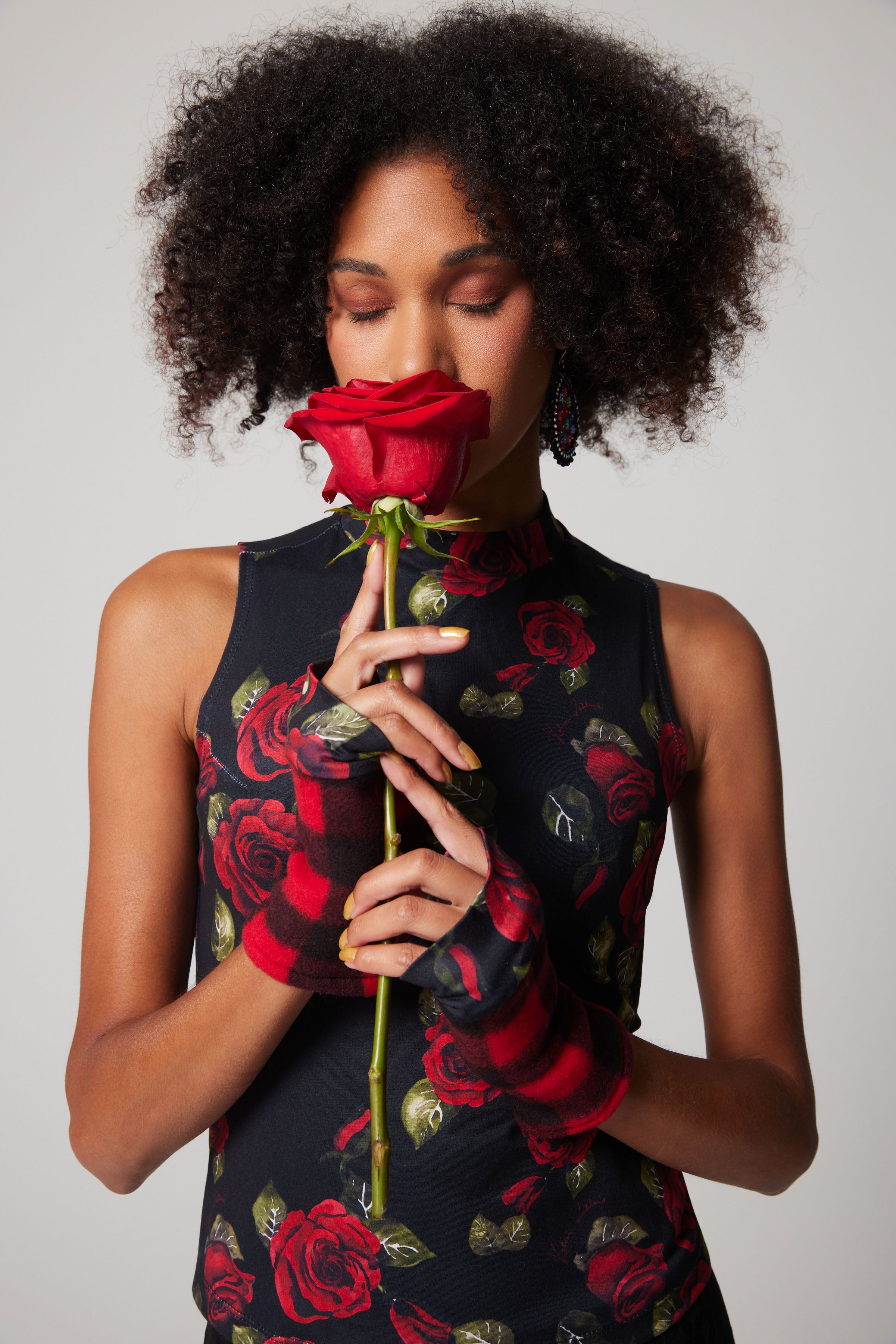 Col montant sans manches —  Roses