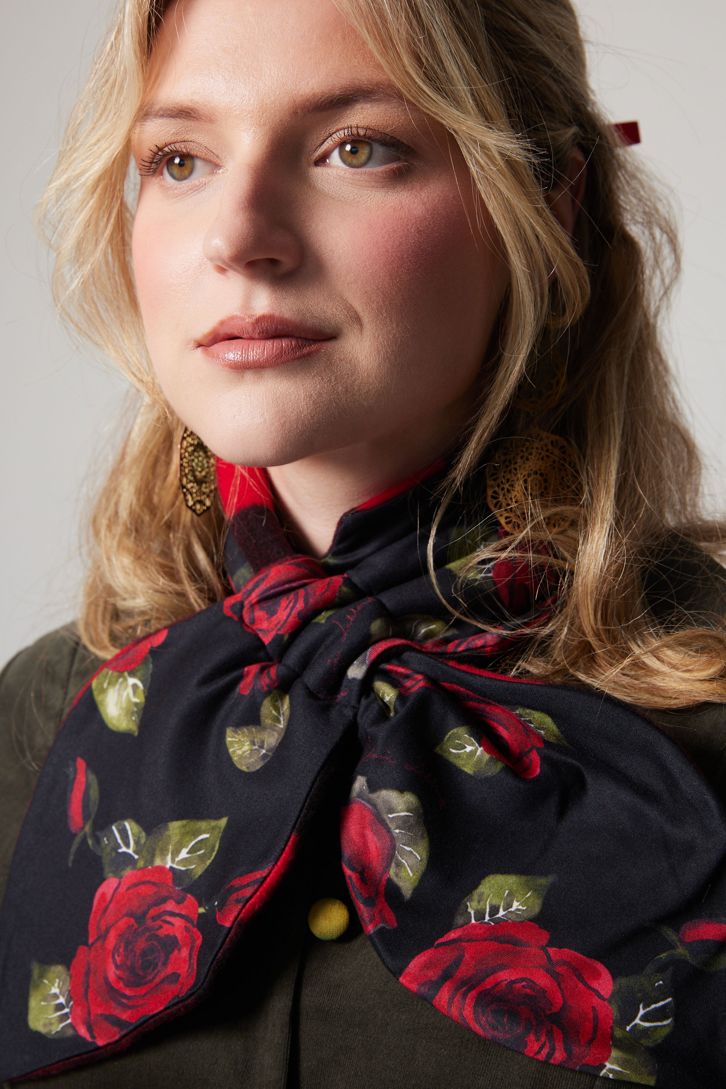 Slot Scarf - Roses
