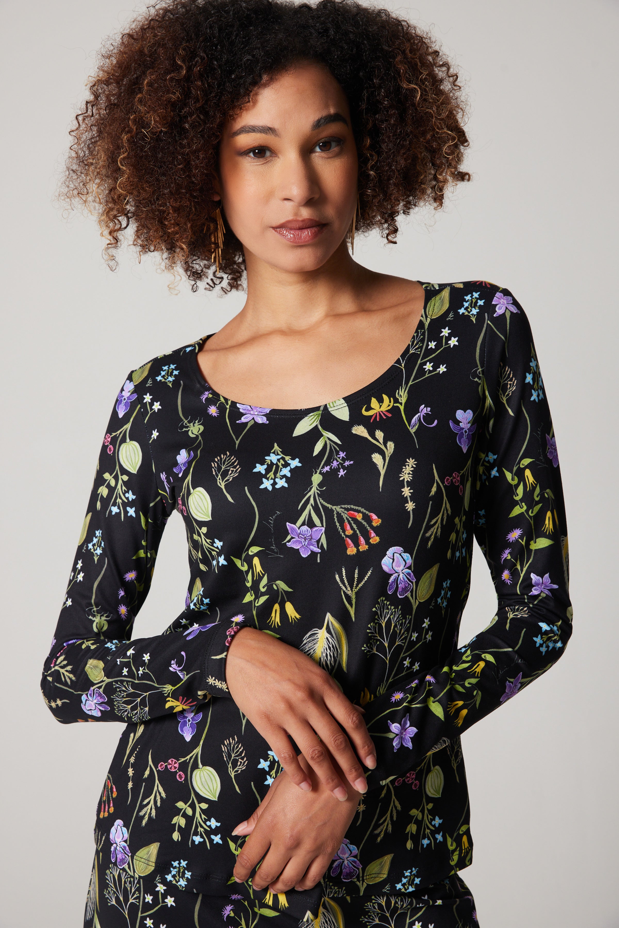 Long Sleeve Scoop Neck - Laurentian Flowers - Black