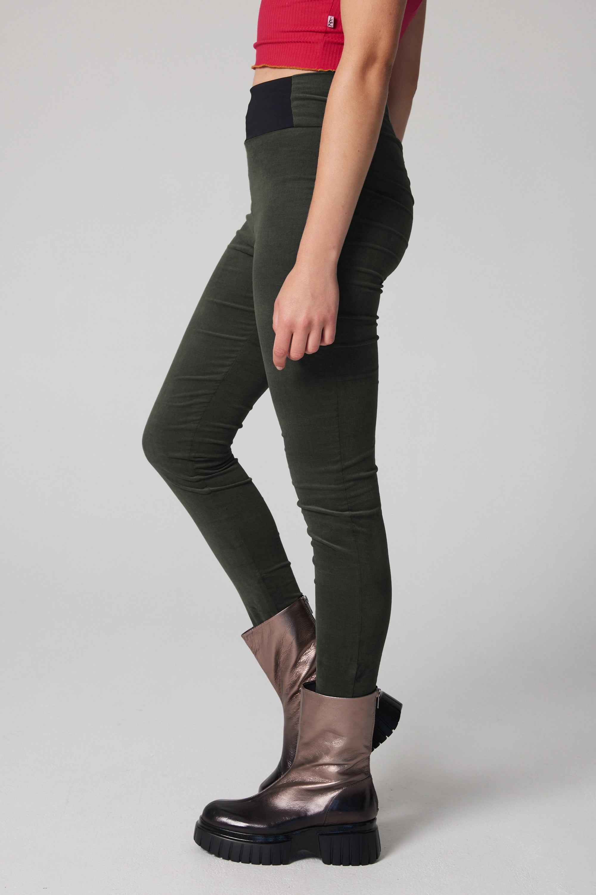 Pantalon étroit en velours côtelé - Vert