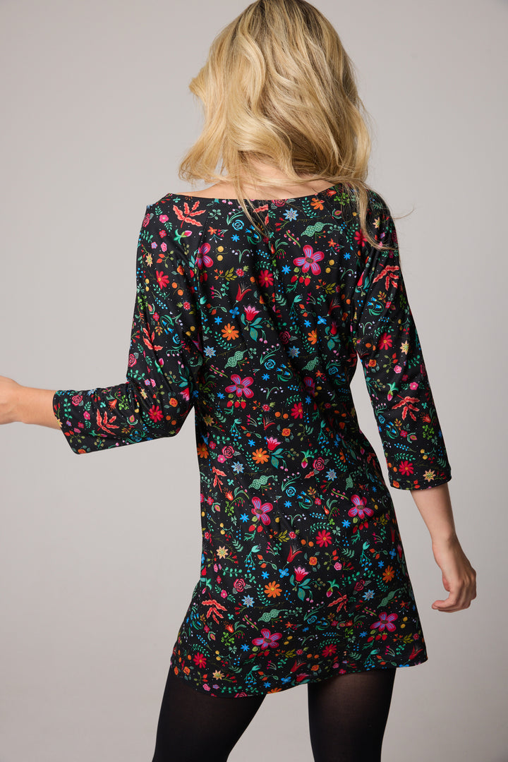 Robe Art – Black Floral Punch