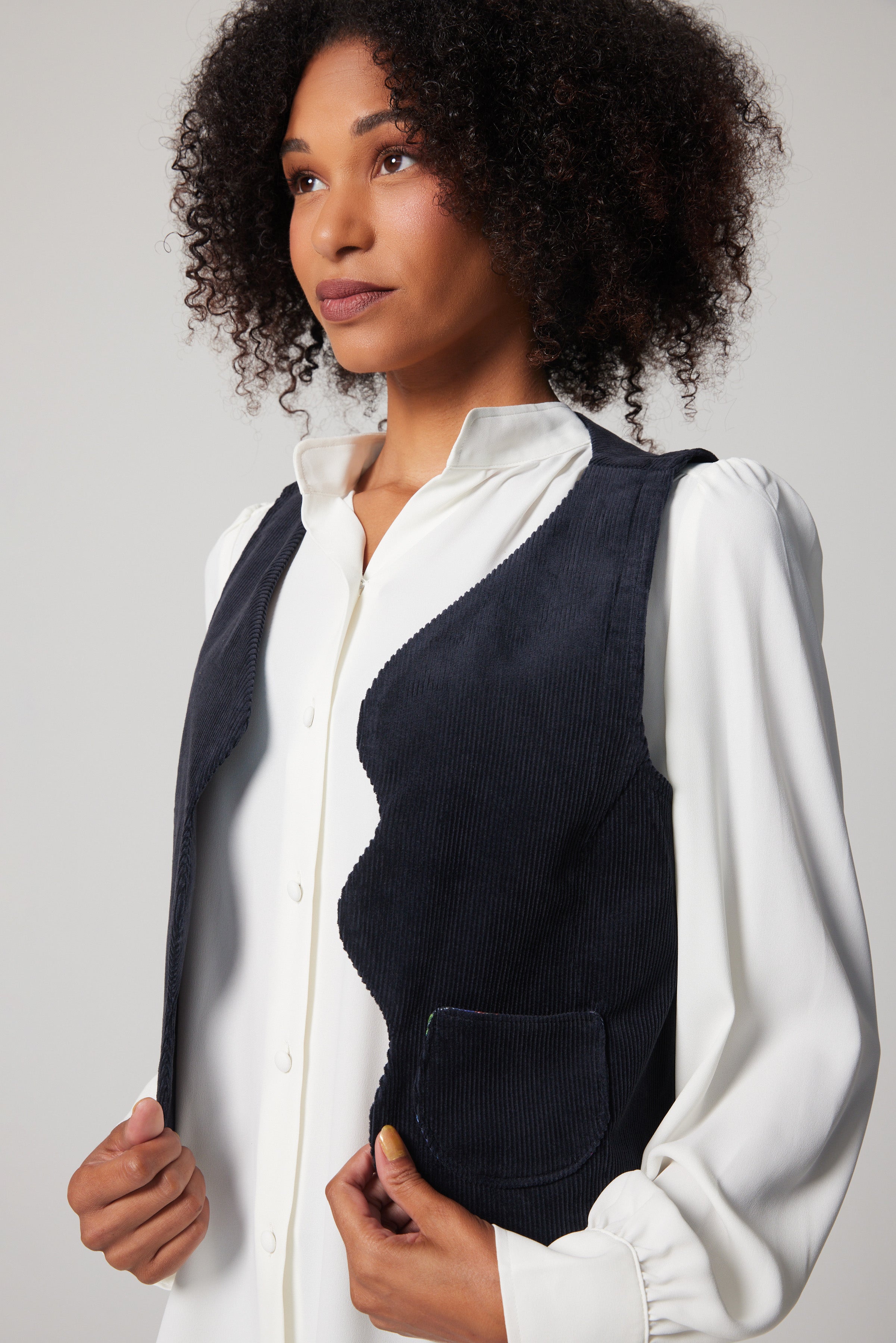 Gilet en velours côtelé festonné – Marine foncé