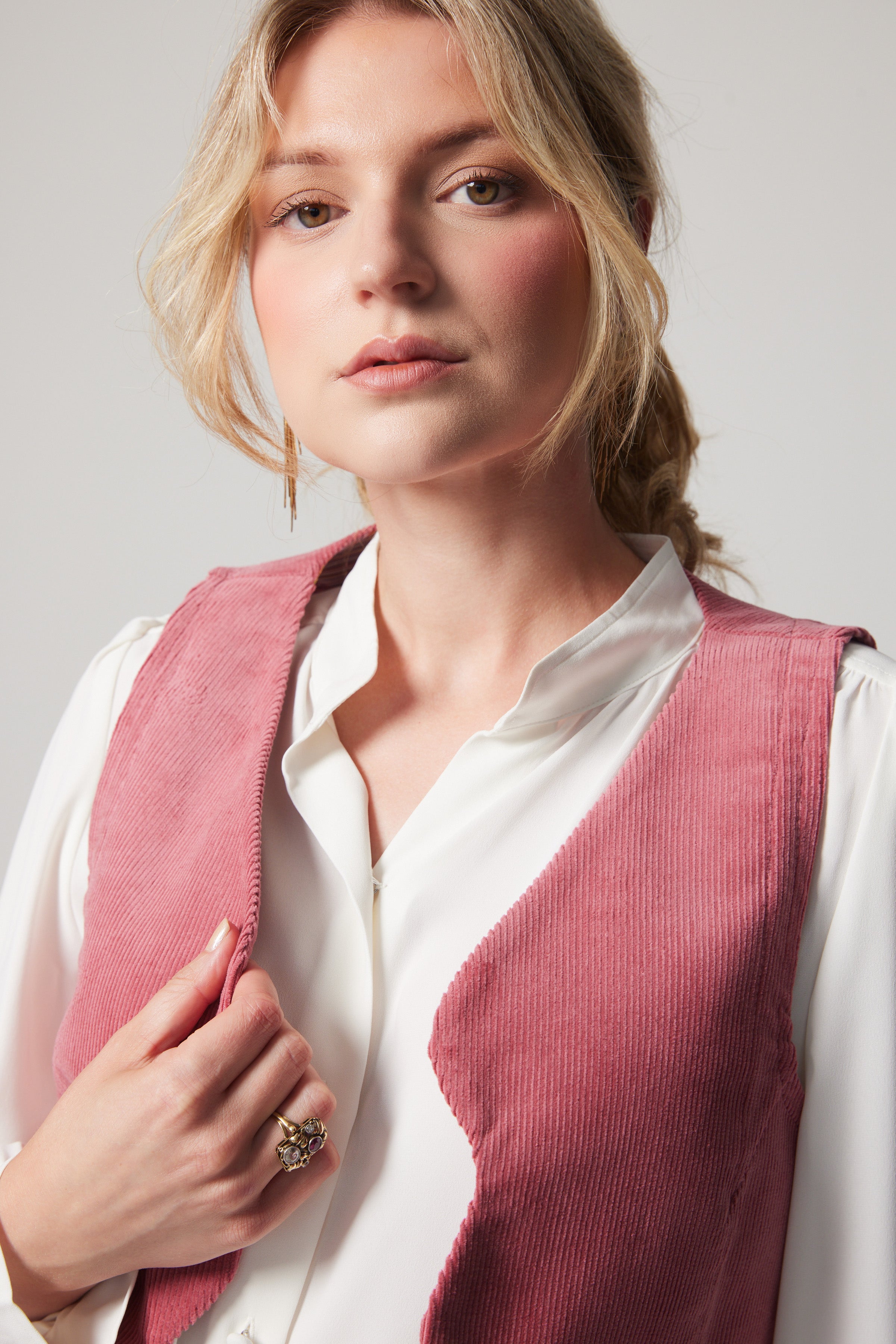 Gilet festonné en velours côtelé – Rose