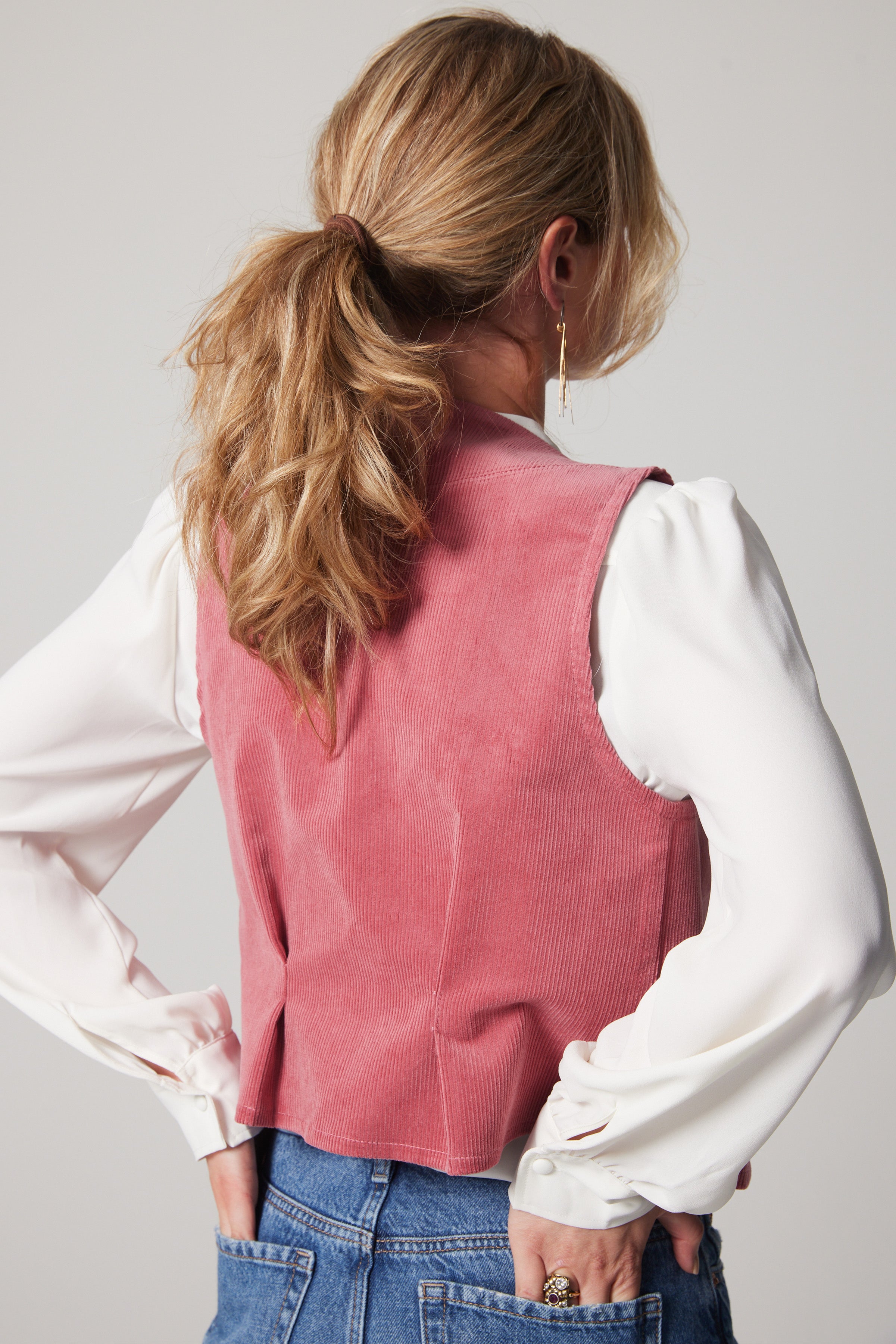 Gilet festonné en velours côtelé – Rose