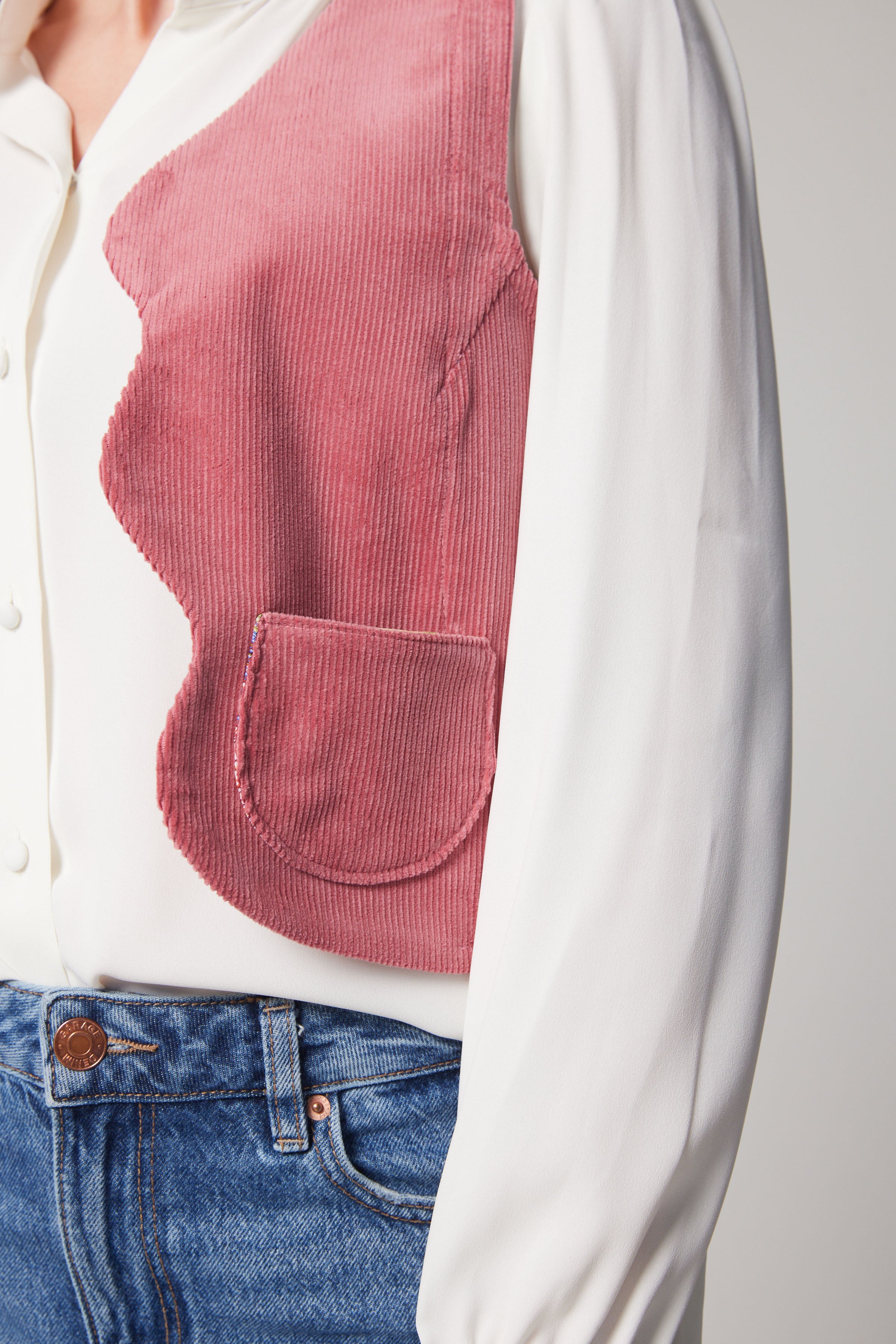 Gilet festonné en velours côtelé – Rose