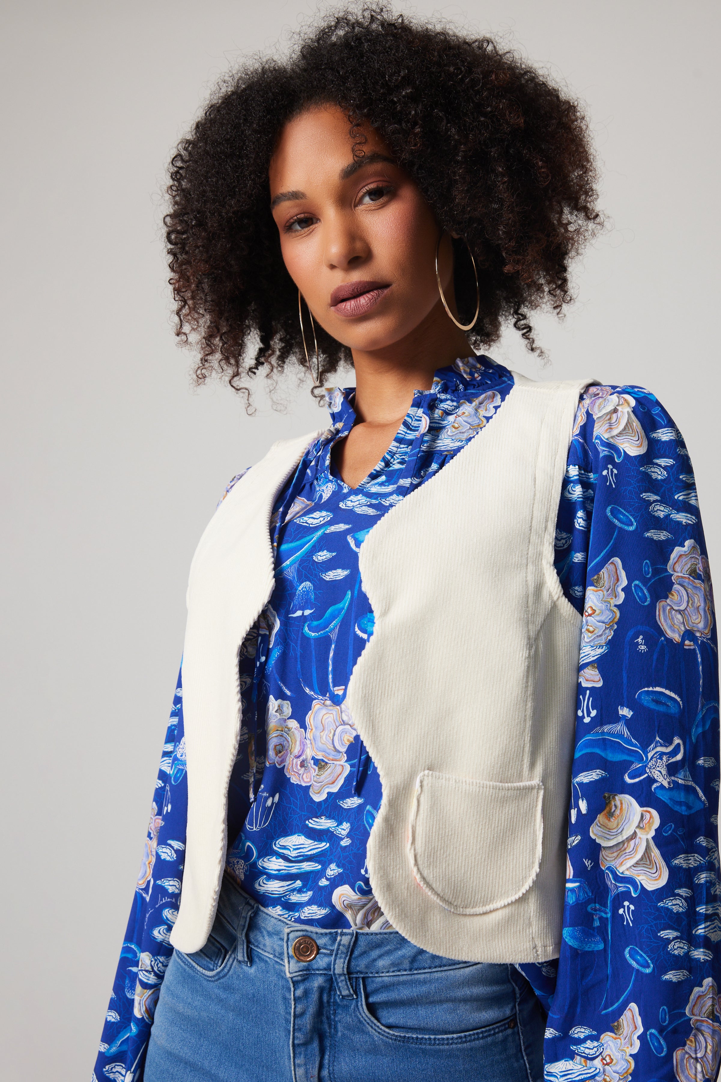 Gilet festonné en velours côtelé – Crème