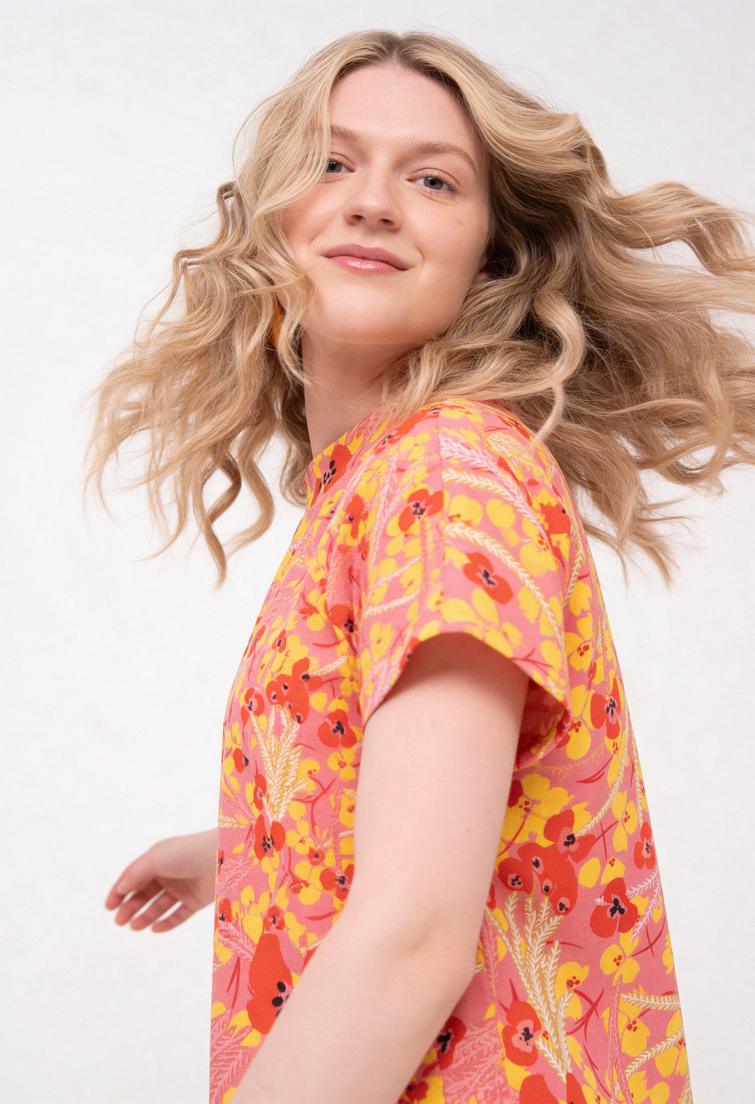 Robe T-shirt ample en coton - Fleurs sauvages, rose