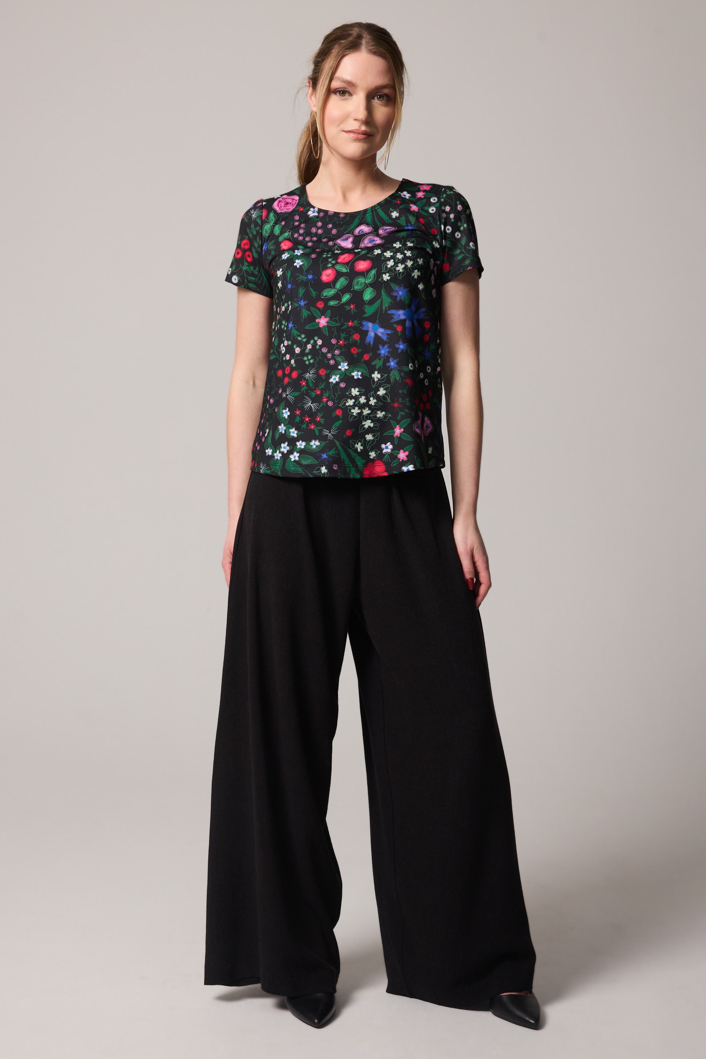 Scoop Neck T-shirt - Florentina, Black