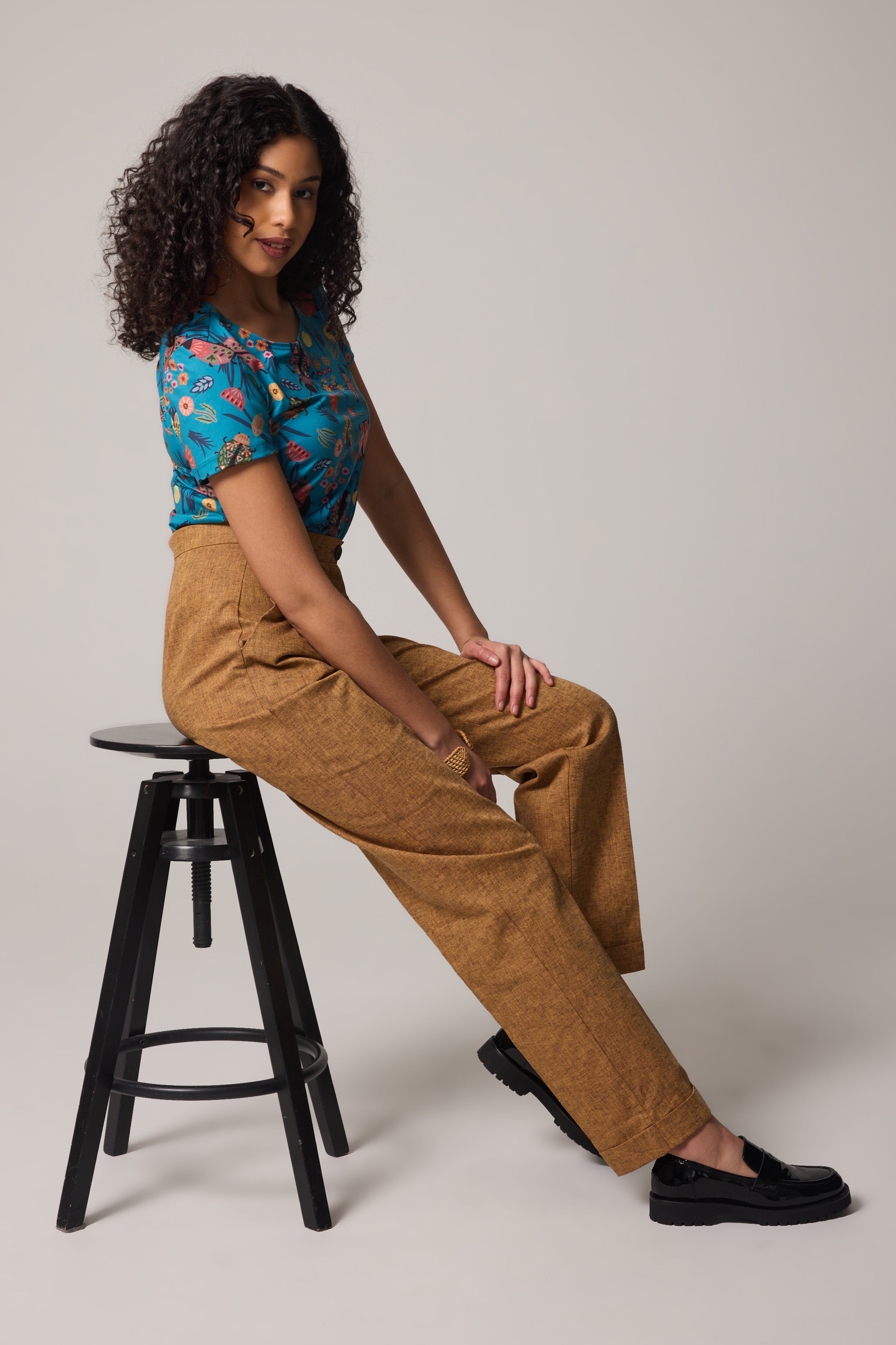 Scoop Neck T-shirt - Scarabs