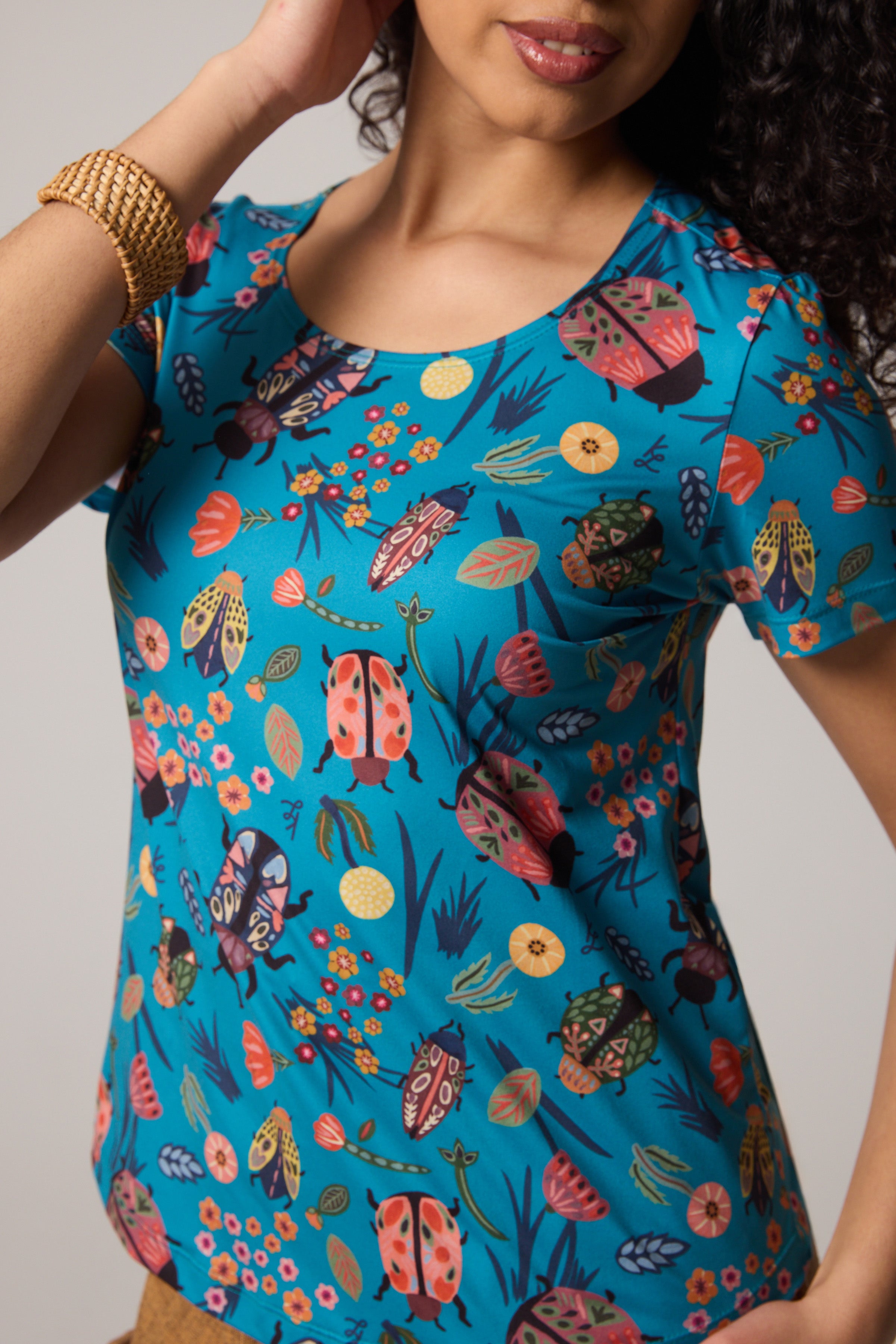 Scoop Neck T-shirt - Scarabs