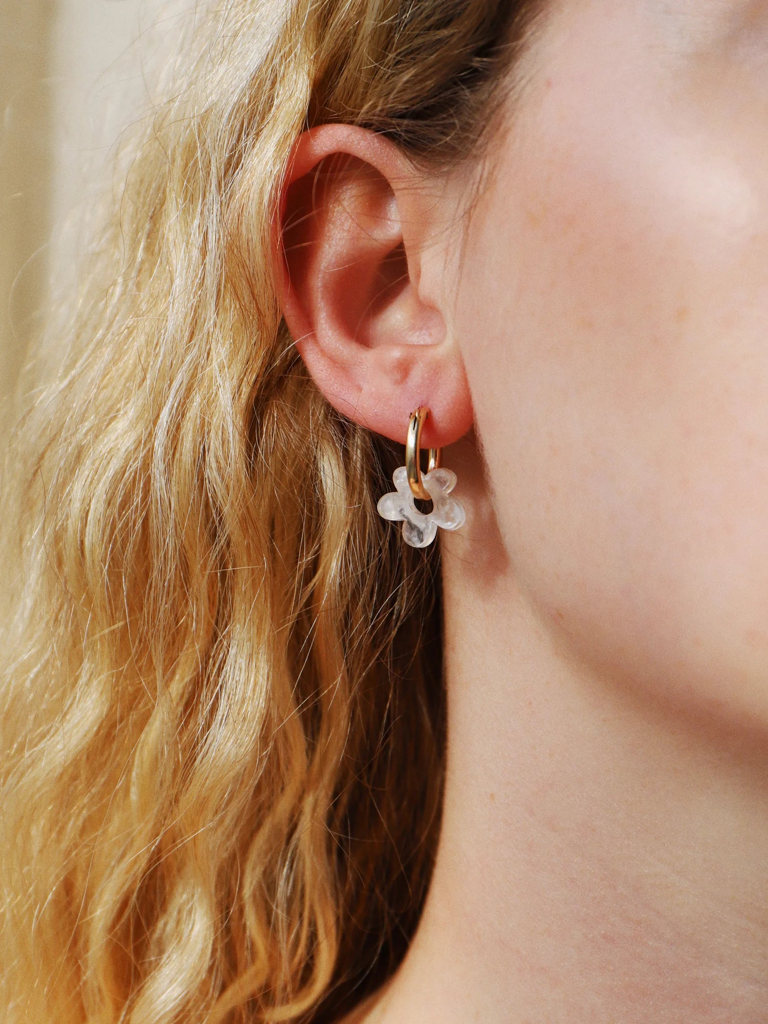 MINI NINA HOOPS IN OFF-WHITE